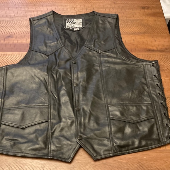 Leather Bikers Vest - Picture 1 of 7